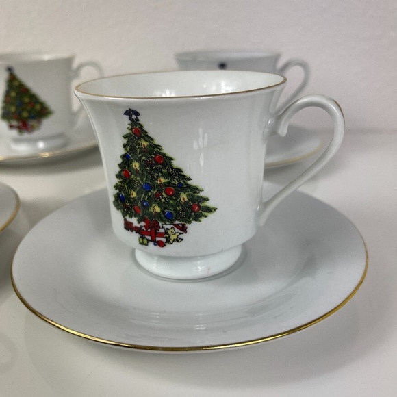 Vintage Sea Gull Fine ChineaChristmas  holiday tea cups &  saucers - Picture 3 of 13